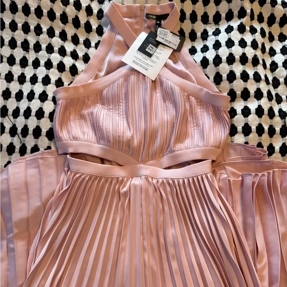 NWT Maje Pleated Pink Dress Size 38. - Picture 10 of 11